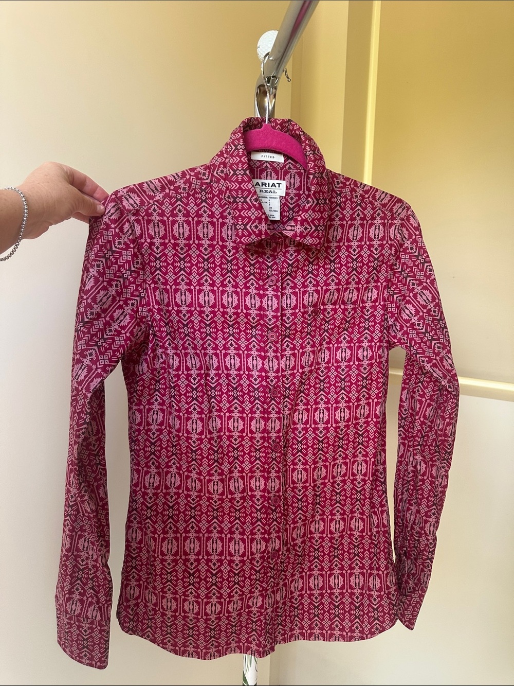 Ariat Women’s Magenta Geometric Button-Down Shirt Size Small